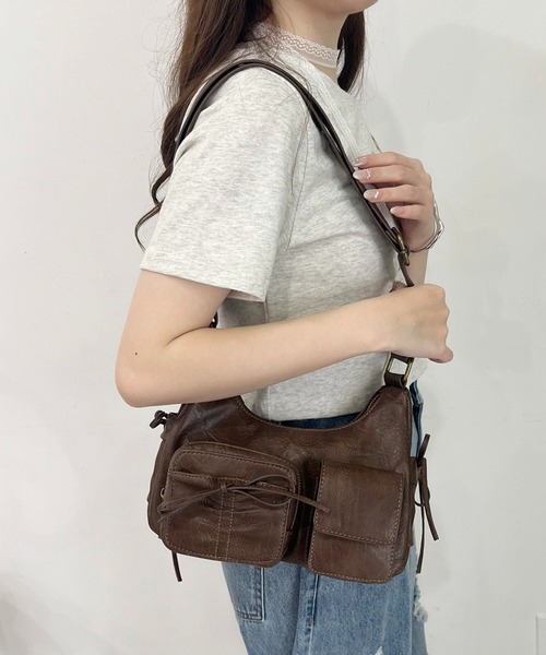 one after another NICE CLAUP（ワンアフターアナザーナイスクラップ）の「ドロストポケットショルダーバッグ（ショルダーバッグ・レディース・ブラック/ダークブラウン/ピンク/アイボリー・FREE）」の20枚目の写真