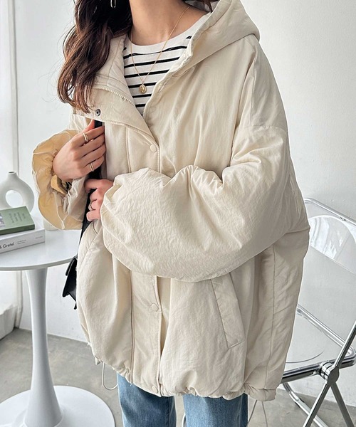 GeeRA（ジーラ）の「ナイロン中わたオーバーサイズモンスターパーカー（ダウンジャケット/コート・レディース・ブラック/アイボリー/ライトカーキ・MEDIUM）」の4枚目の写真