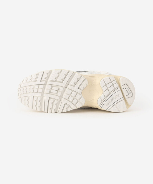 NEW BALANCE(ニューバランス)の「New Balance | ML725 OFF WHITE WOMEN(スニーカー・レディース・オフホワイト・24.5/24/23/23.5)」の3枚目の写真