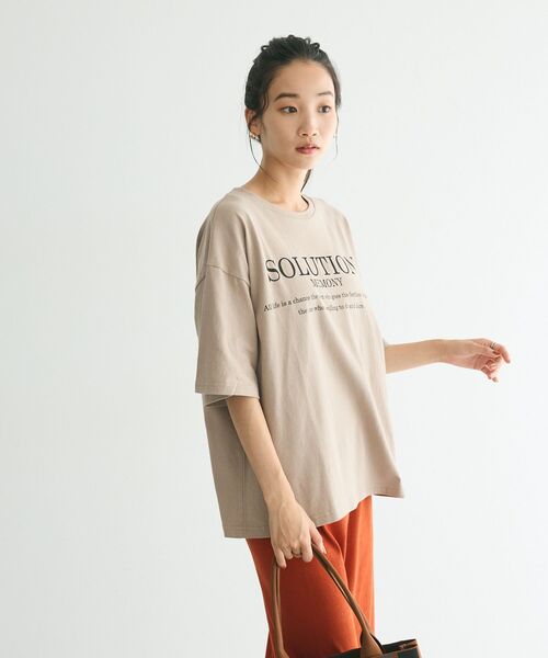 CRAFT STANDARD BOUTIQUE(クラフトスタンダードブティック)の「フレア袖SOLUTIONロゴTee(Tシャツ/カットソー・レディース・オフホワイト/ブルー/ブラック/ベージュ・FREE)」の11枚目の写真