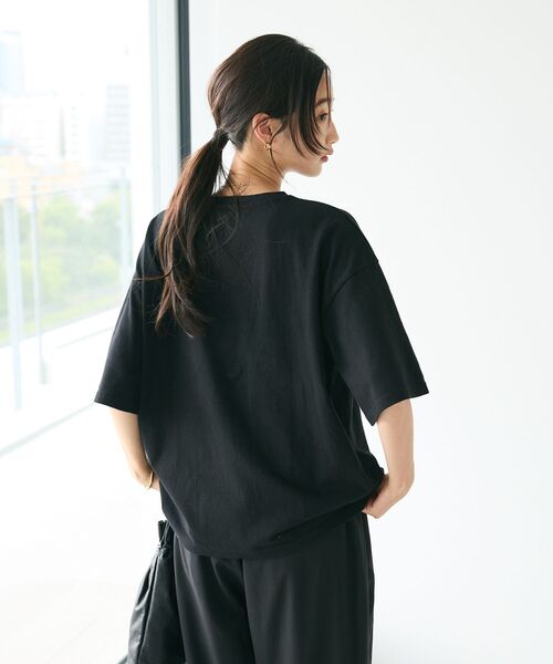 CRAFT STANDARD BOUTIQUE(クラフトスタンダードブティック)の「フレア袖SOLUTIONロゴTee(Tシャツ/カットソー・レディース・オフホワイト/ブルー/ブラック/ベージュ・FREE)」の20枚目の写真