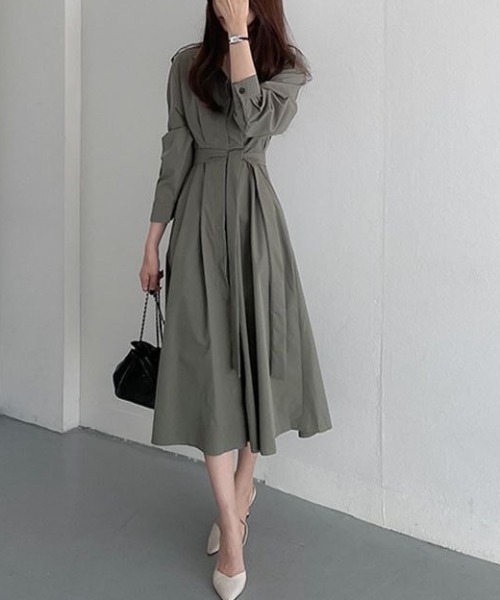 ECLIN(エクラン)の「ウエストマークAラインロングシャツワンピース(ワンピース・レディース・カーキ/ブラック/ベージュ・M/L/XL)」の10枚目の写真
