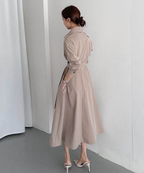 ECLIN(エクラン)の「ウエストマークAラインロングシャツワンピース(ワンピース・レディース・カーキ/ブラック/ベージュ・M/L/XL)」の14枚目の写真