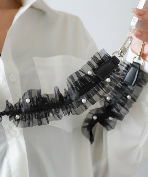 SPINNS（スピンズ）の「【選べるスマホショルダー】チュールパール スマホショルダー付け替え用ストラップ（スマホグッズ・レディース・ブラック/ホワイト・ONESIZE）」の8枚目の写真