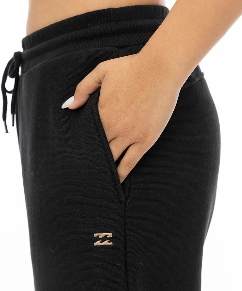 BILLABONG(ビラボン)の「BILLABONG レディース LOOSE SWEAT JOGGER P ロングパンツ 【2024年秋冬モデル】/ビラボンスウェットパンツ(スウェットパンツ・レディース・ブラック/グレー/ブルー系その他・MEDIUM/LARGE)」の8枚目の写真
