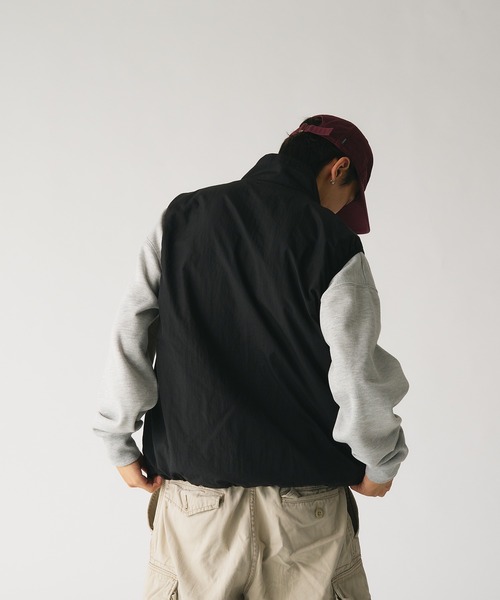 Adoon plain（アドーンプレーン）の「スタンドネックミリタリーナイロンベスト（ベスト・メンズ・チャコールグレー/ブラック・MEDIUM/LARGE）」の21枚目の写真