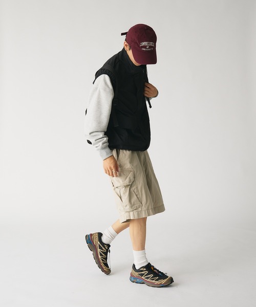 Adoon plain（アドーンプレーン）の「スタンドネックミリタリーナイロンベスト（ベスト・メンズ・チャコールグレー/ブラック・MEDIUM/LARGE）」の15枚目の写真