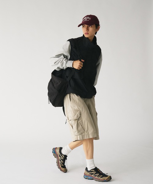 Adoon plain（アドーンプレーン）の「スタンドネックミリタリーナイロンベスト（ベスト・メンズ・チャコールグレー/ブラック・MEDIUM/LARGE）」の16枚目の写真