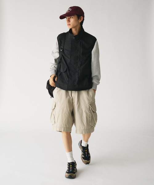 Adoon plain（アドーンプレーン）の「スタンドネックミリタリーナイロンベスト（ベスト・メンズ・チャコールグレー/ブラック・MEDIUM/LARGE）」の22枚目の写真