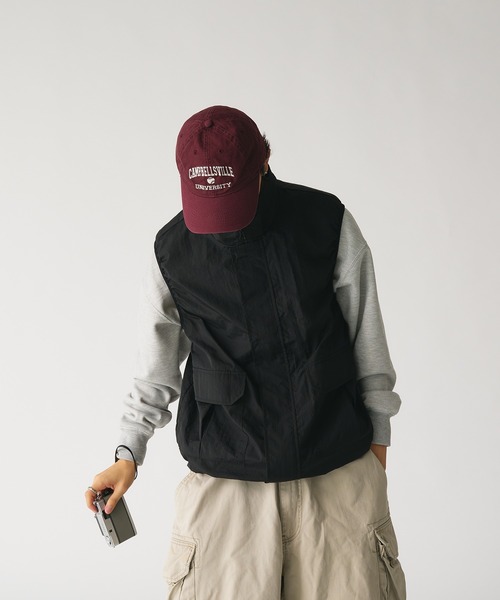 Adoon plain（アドーンプレーン）の「スタンドネックミリタリーナイロンベスト（ベスト・メンズ・チャコールグレー/ブラック・MEDIUM/LARGE）」の20枚目の写真