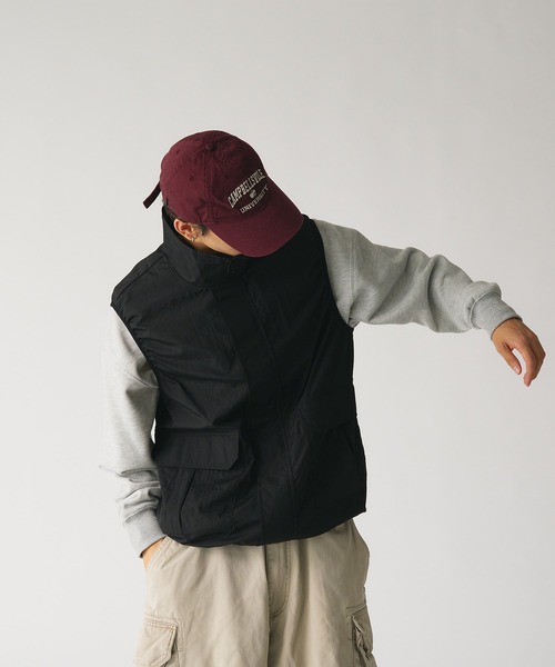 Adoon plain（アドーンプレーン）の「スタンドネックミリタリーナイロンベスト（ベスト・メンズ・チャコールグレー/ブラック・MEDIUM/LARGE）」の9枚目の写真