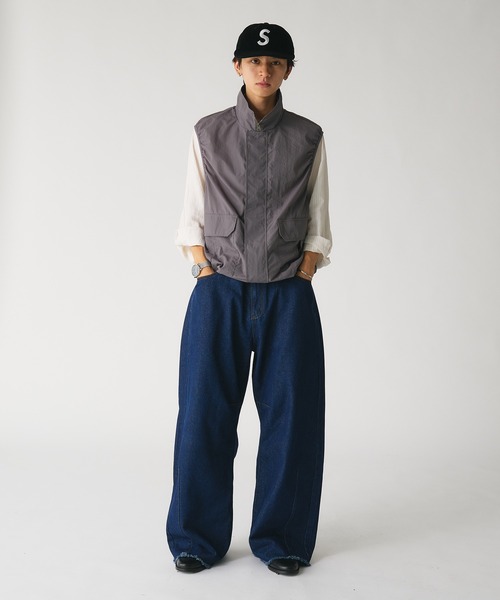 Adoon plain（アドーンプレーン）の「スタンドネックミリタリーナイロンベスト（ベスト・メンズ・チャコールグレー/ブラック・MEDIUM/LARGE）」の12枚目の写真