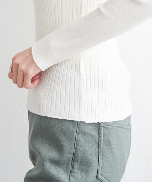 ikka（イッカ）の「【洗濯機で洗える】クリーミーミニハイネックリブニット（ニット/セーター・レディース・ブラック/オフホワイト/シルバー/レッド/その他1・S/M/L）」の6枚目の写真