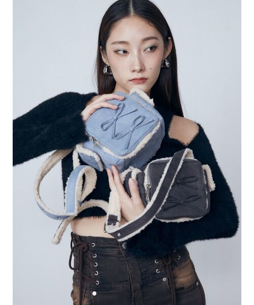 EMODA（エモダ）の「フェイクムートンボックスリボンバッグ（ショルダーバッグ・レディース・ブルー/グレー/ブラック・FREE）」の5枚目の写真