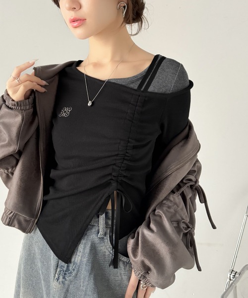 mily bilet(ミウィビレット)の「【mily bilet】アシメネックレイヤード風シャーリング使い袖フレア胸刺繍カットソー(長袖)(Tシャツ/カットソー・レディース・ピンク/アイボリー/ブラック/グレー・MEDIUM/LARGE/X-LARGE/SMALL)」の6枚目の写真