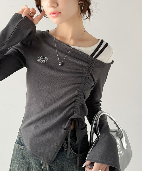 mily bilet(ミウィビレット)の「【mily bilet】アシメネックレイヤード風シャーリング使い袖フレア胸刺繍カットソー(長袖)(Tシャツ/カットソー・レディース・ピンク/アイボリー/ブラック/グレー・MEDIUM/LARGE/X-LARGE/SMALL)」の7枚目の写真