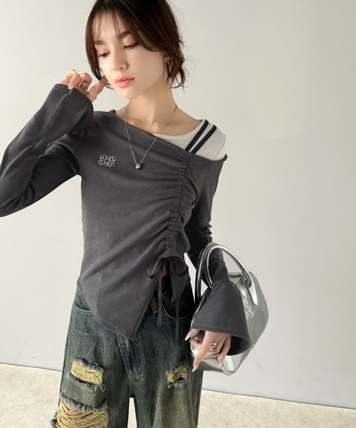 mily bilet(ミウィビレット)の「【mily bilet】アシメネックレイヤード風シャーリング使い袖フレア胸刺繍カットソー(長袖)(Tシャツ/カットソー・レディース・ピンク/アイボリー/ブラック/グレー・MEDIUM/LARGE/X-LARGE/SMALL)」の9枚目の写真
