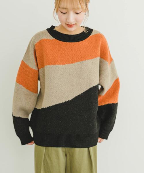 ITEMS URBANRESEARCH（アイテムズ アーバンリサーチ）の「総柄クルーネックニットプルオーバー（ニット/セーター・レディース・ブラック/ブルー/ブラウン・FREE）」の2枚目の写真