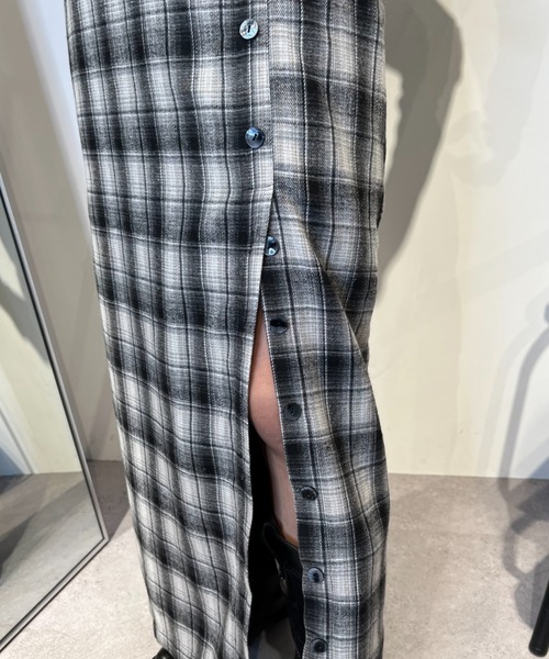 Solace（ソレイス）の「フロントボタンチェックロングナロースカート/セットアップ対応（スカート・レディース・ブラック/ブラウン・FREE）」の9枚目の写真