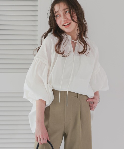 titivate(ティティベイト)の「ギャザーリボンボイルブラウス(シャツ/ブラウス・レディース・キャメル/ブラック/オフホワイト/ブルー/チェリーピンク・S/M)」の10枚目の写真