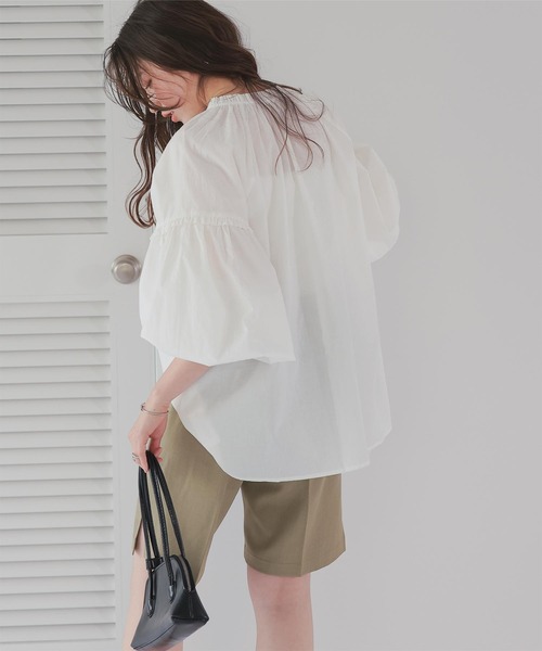 titivate(ティティベイト)の「ギャザーリボンボイルブラウス(シャツ/ブラウス・レディース・キャメル/ブラック/オフホワイト/ブルー/チェリーピンク・S/M)」の12枚目の写真