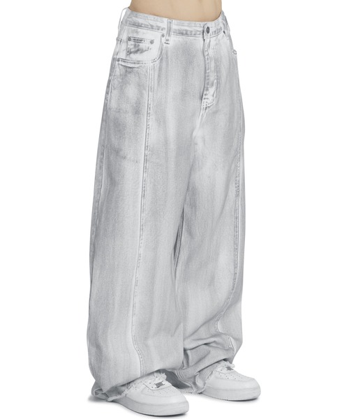 OY（オーワイ）の「『OY/オーワイ』 RAW HEM STITCHED WIDE VOLUME PANTS/ローヘム ステッチ ワイドボリュームパンツ（デニムパンツ・レディース・グレー・L/M）」の2枚目の写真