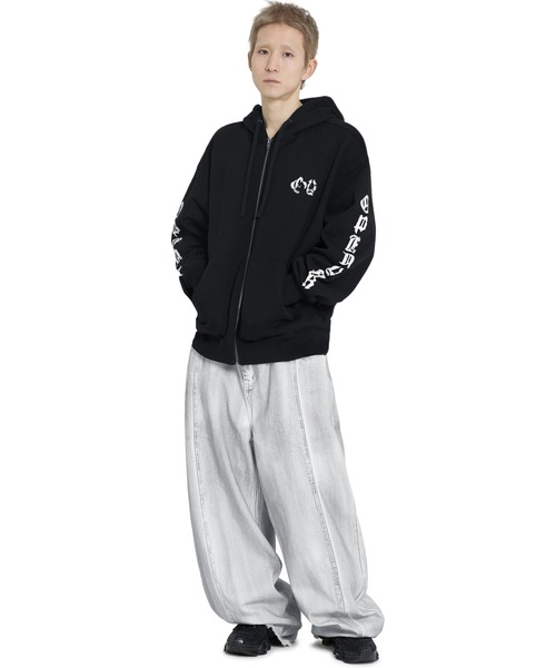 OY（オーワイ）の「『OY/オーワイ』 RAW HEM STITCHED WIDE VOLUME PANTS/ローヘム ステッチ ワイドボリュームパンツ（デニムパンツ・レディース・グレー・L/M）」の4枚目の写真