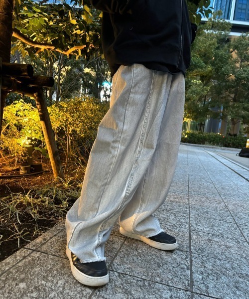 OY（オーワイ）の「『OY/オーワイ』 RAW HEM STITCHED WIDE VOLUME PANTS/ローヘム ステッチ ワイドボリュームパンツ（デニムパンツ・レディース・グレー・L/M）」の11枚目の写真