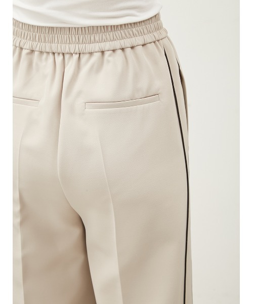 Mila Owen（ミラオーウェン）の「ウエストゴムパイピングラインジャージパンツ（その他パンツ・レディース・ベージュ/ネイビー/ブラック・0/1）」の10枚目の写真