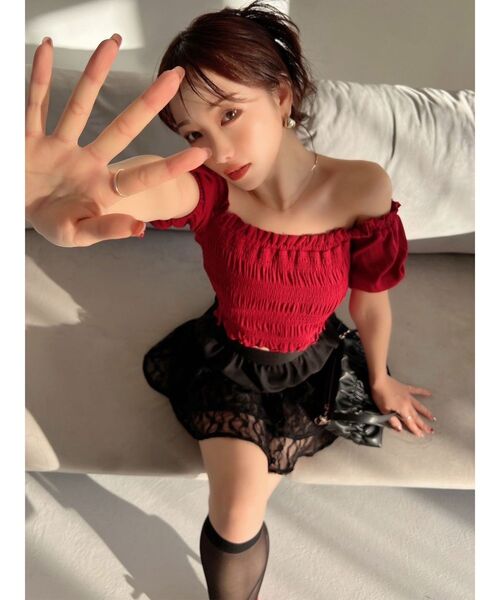 RESEXXY(リゼクシー)の「シャーリングカットトップス(Tシャツ/カットソー・レディース・その他1/ブラック/レッド・FREE)」の2枚目の写真