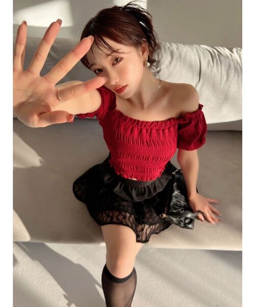 RESEXXY(リゼクシー)の「シャーリングカットトップス(Tシャツ/カットソー・レディース・その他1/ブラック/レッド・FREE)」の4枚目の写真