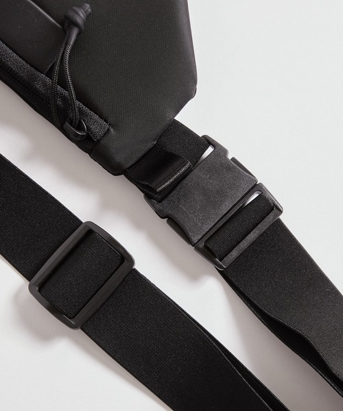 Cote&Ciel（コートエシエル）の「【Cote＆Ciel/コートエシエル】ISARAU XS（ショルダーバッグ）（ショルダーバッグ・メンズ・ブラック・FREE）」の3枚目の写真