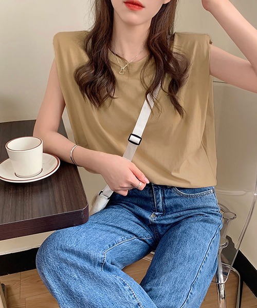Asterellivi(アステレリビ)の「クルーネックノースリーブカットソー(Tシャツ/カットソー・レディース・ベージュ/ブラック/ホワイト・FREE)」の3枚目の写真