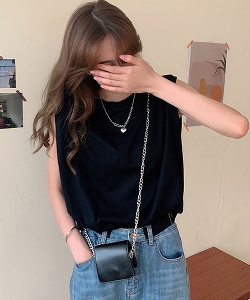 Asterellivi(アステレリビ)の「クルーネックノースリーブカットソー(Tシャツ/カットソー・レディース・ベージュ/ブラック/ホワイト・FREE)」の1枚目の写真