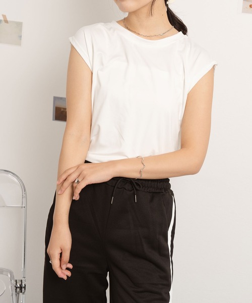 Asterellivi(アステレリビ)の「クルーネックノースリーブカットソー(Tシャツ/カットソー・レディース・ベージュ/ブラック/ホワイト・FREE)」の8枚目の写真