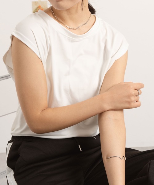 Asterellivi(アステレリビ)の「クルーネックノースリーブカットソー(Tシャツ/カットソー・レディース・ベージュ/ブラック/ホワイト・FREE)」の11枚目の写真