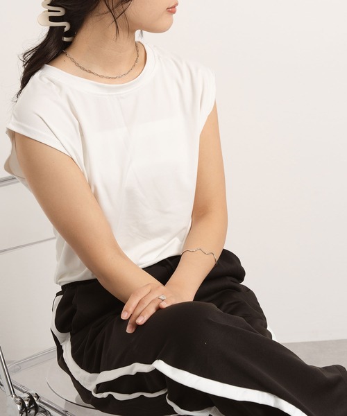 Asterellivi(アステレリビ)の「クルーネックノースリーブカットソー(Tシャツ/カットソー・レディース・ベージュ/ブラック/ホワイト・FREE)」の12枚目の写真
