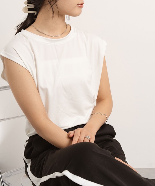 Asterellivi(アステレリビ)の「クルーネックノースリーブカットソー(Tシャツ/カットソー・レディース・ベージュ/ブラック/ホワイト・FREE)」の14枚目の写真