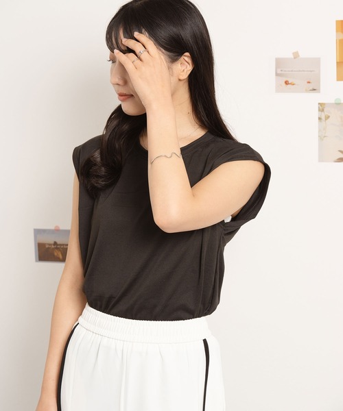 Asterellivi(アステレリビ)の「クルーネックノースリーブカットソー(Tシャツ/カットソー・レディース・ベージュ/ブラック/ホワイト・FREE)」の16枚目の写真