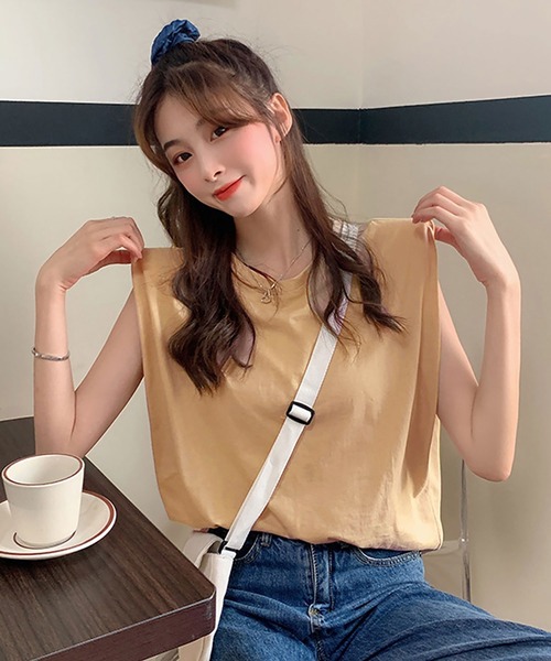Asterellivi(アステレリビ)の「クルーネックノースリーブカットソー(Tシャツ/カットソー・レディース・ベージュ/ブラック/ホワイト・FREE)」の6枚目の写真