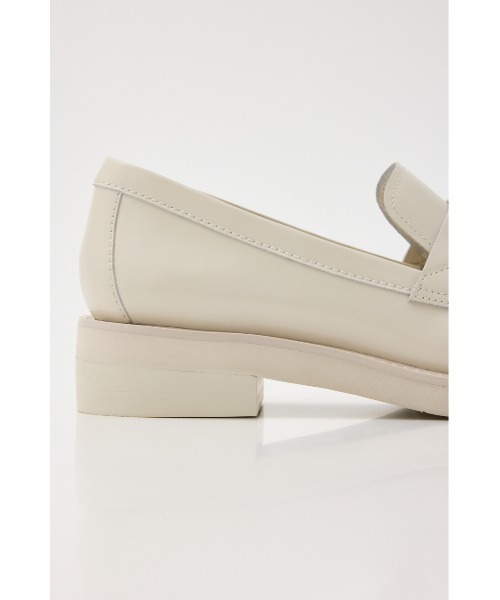 STACCATO（スタッカート）の「レトライクコインベルトローファー（スニーカー・レディース・ホワイト/ブラック・24cm/22.5cm/24.5cm/23.5cm/23cm）」の3枚目の写真