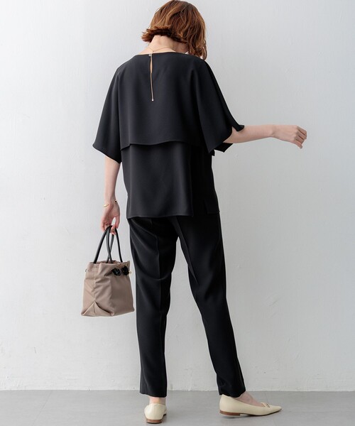 23区 S(ニジュウサンクチイサイサイズ)の「ストレッチジョーゼット ケープデザイン カットソー(Tシャツ/カットソー・レディース・ブラック系/ダークブラウン系/ベージュ系/スモーキーグリーン系/ネイビー系/ホワイト系/ブルー/ピンク・32)」の15枚目の写真