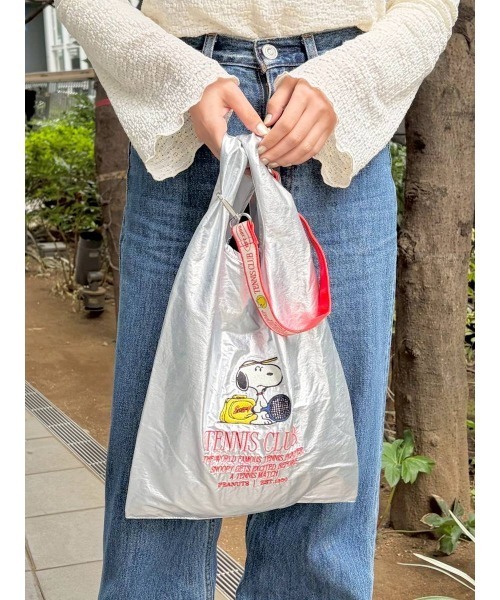 PEANUTS（ピーナッツ）の「[ポケッタブル仕様]【PEANUTS】2WAYストラップ付きバッグ（エコバッグ/サブバッグ・レディース・ライトグレー/ブラック/アイボリー/ライトブルー/チャコール/シルバーグレー/ライトブラウン・0）」の4枚目の写真