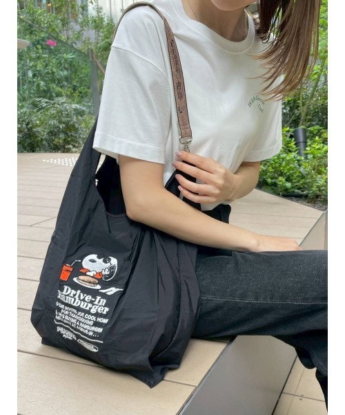 PEANUTS（ピーナッツ）の「[ポケッタブル仕様]【PEANUTS】2WAYストラップ付きバッグ（エコバッグ/サブバッグ・レディース・ライトグレー/ブラック/アイボリー/ライトブルー/チャコール/シルバーグレー/ライトブラウン・0）」の2枚目の写真