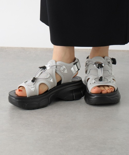 LEPSIM(レプシィム)の「レースアップスニーカーサンダル 327879(サンダル・レディース・シルバー/ブラック・LARGE/MEDIUM)」の1枚目の写真