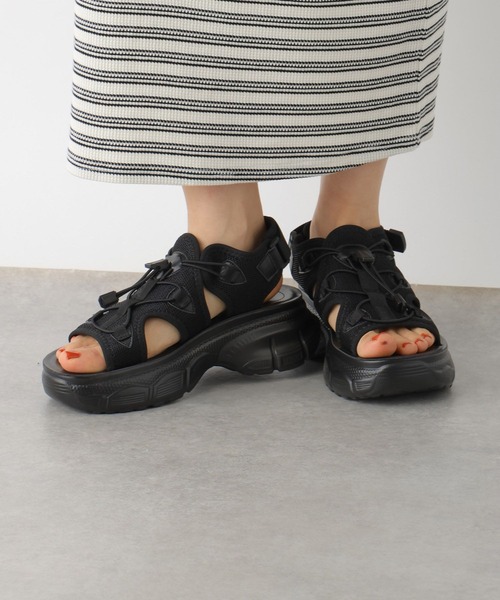 LEPSIM(レプシィム)の「レースアップスニーカーサンダル 327879(サンダル・レディース・シルバー/ブラック・LARGE/MEDIUM)」の15枚目の写真