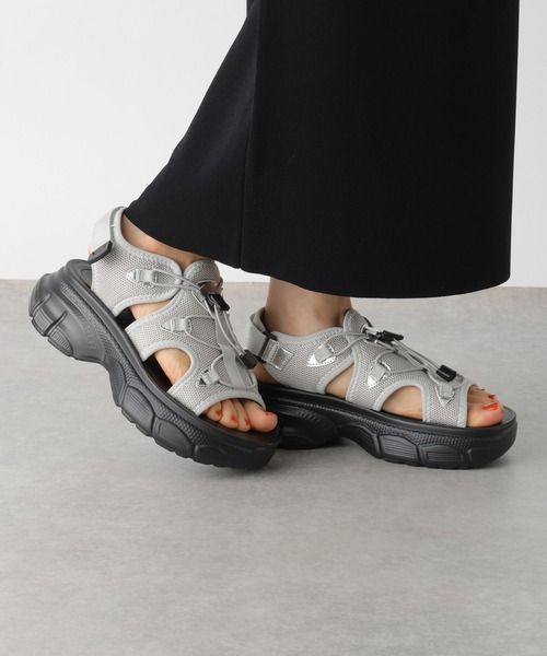 LEPSIM(レプシィム)の「レースアップスニーカーサンダル 327879(サンダル・レディース・シルバー/ブラック・LARGE/MEDIUM)」の21枚目の写真