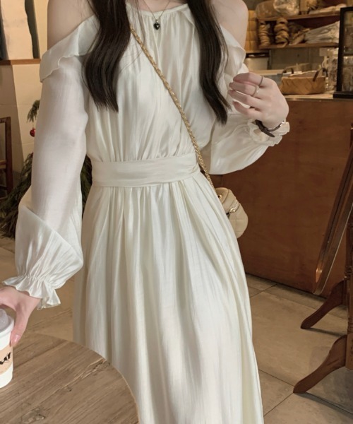 FAVORITO(ファヴォリート)の「フレア袖オフショルダーキャミワンピース(ワンピース・レディース・ブラック/ベージュ・F)」の10枚目の写真