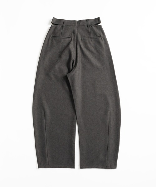 MUHET(ミュエータ)の「waist slit curve slacks pants / ウエストスリットカーブスラックスパンツ(スラックス・レディース・チャコールグレー/ベージュ・MEDIUM/SMALL)」の18枚目の写真