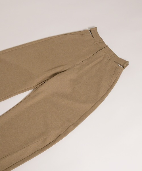 MUHET(ミュエータ)の「waist slit curve slacks pants / ウエストスリットカーブスラックスパンツ(スラックス・レディース・チャコールグレー/ベージュ・MEDIUM/SMALL)」の8枚目の写真